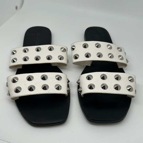 Marc Fisher Bolive White Silver Studded Flat Slip on Sandals Size 8M - Picture 3 of 9